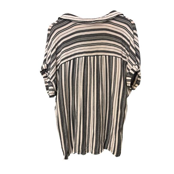 Jane + Delancey Woman 1X Gray/White Striped Short Sleeve Blouse - Picture 6 of 8